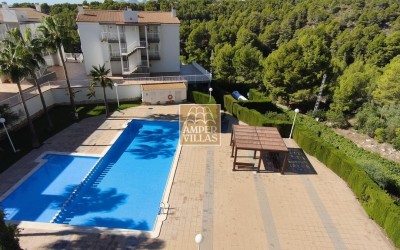 A penthouse with a spacious terrace and lovely views of the sea, the mountains and Altea.